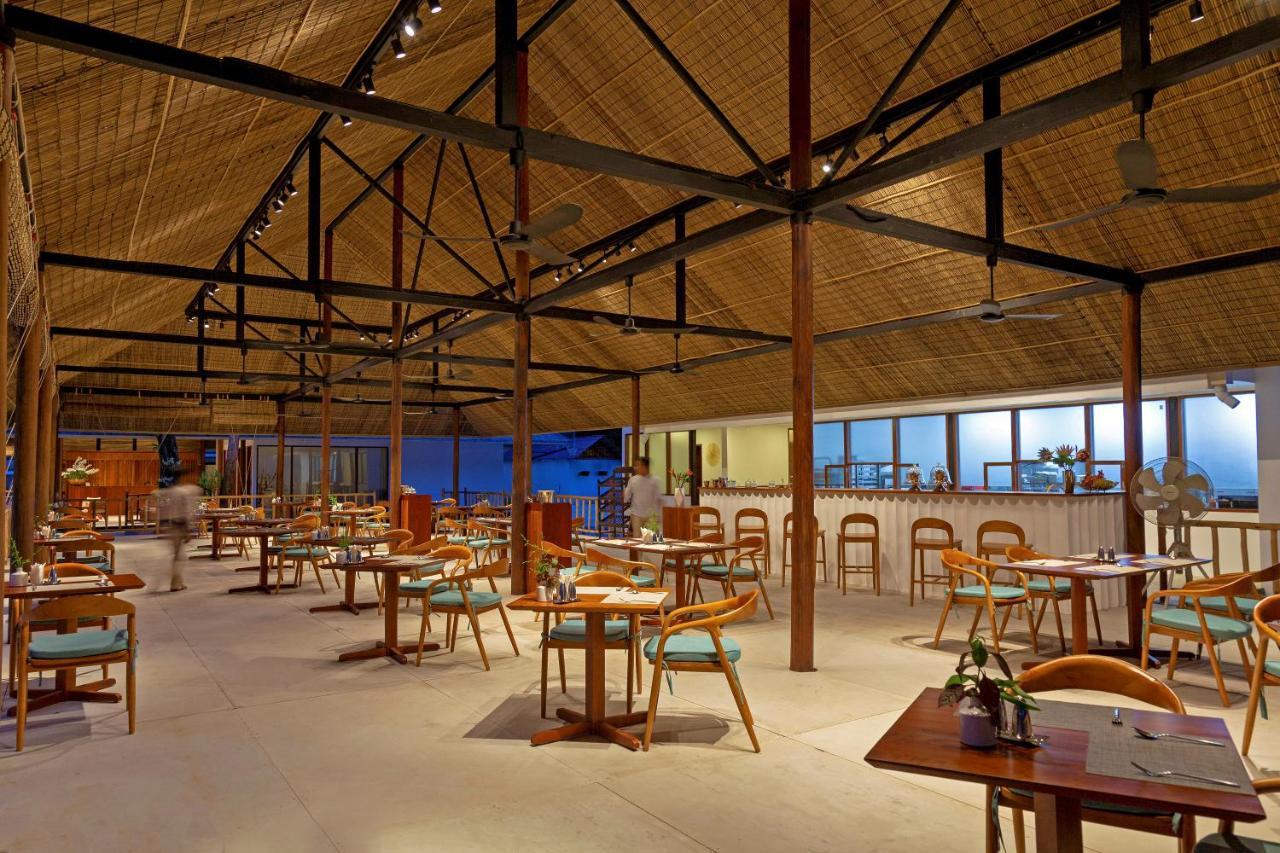 Island Center Point 호텔 코롱 산로엠 외부 사진