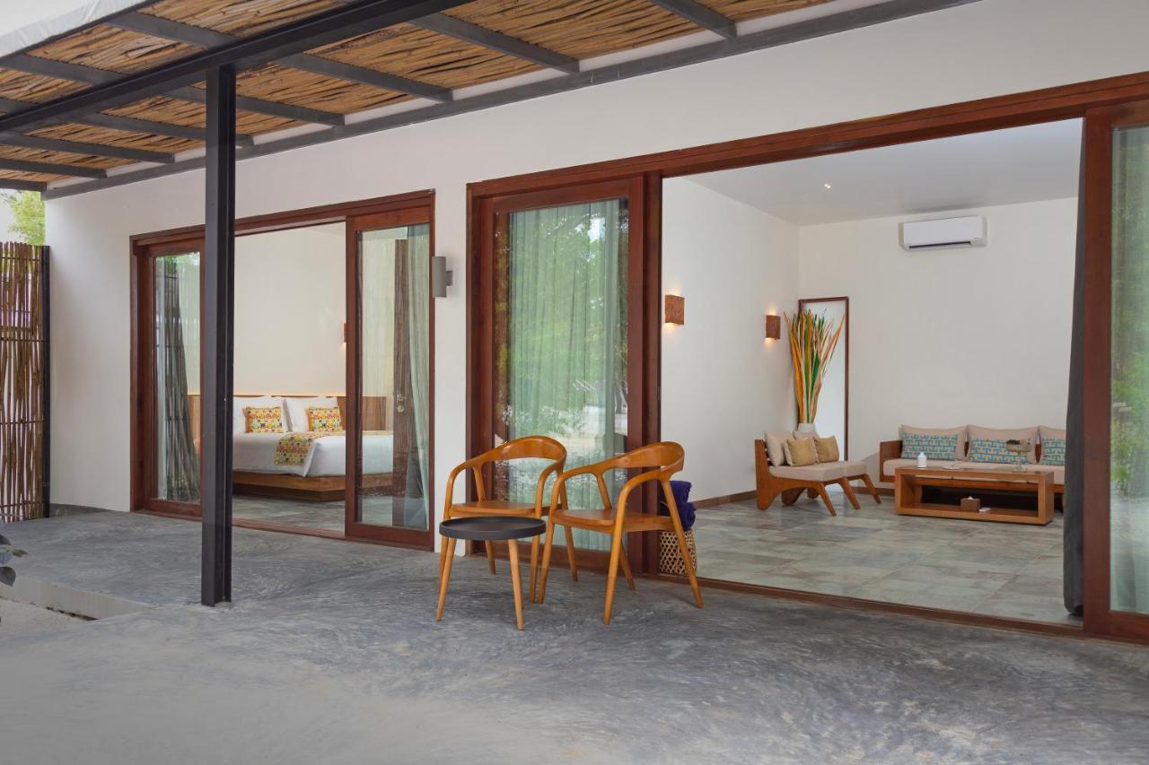 Island Center Point 호텔 코롱 산로엠 외부 사진