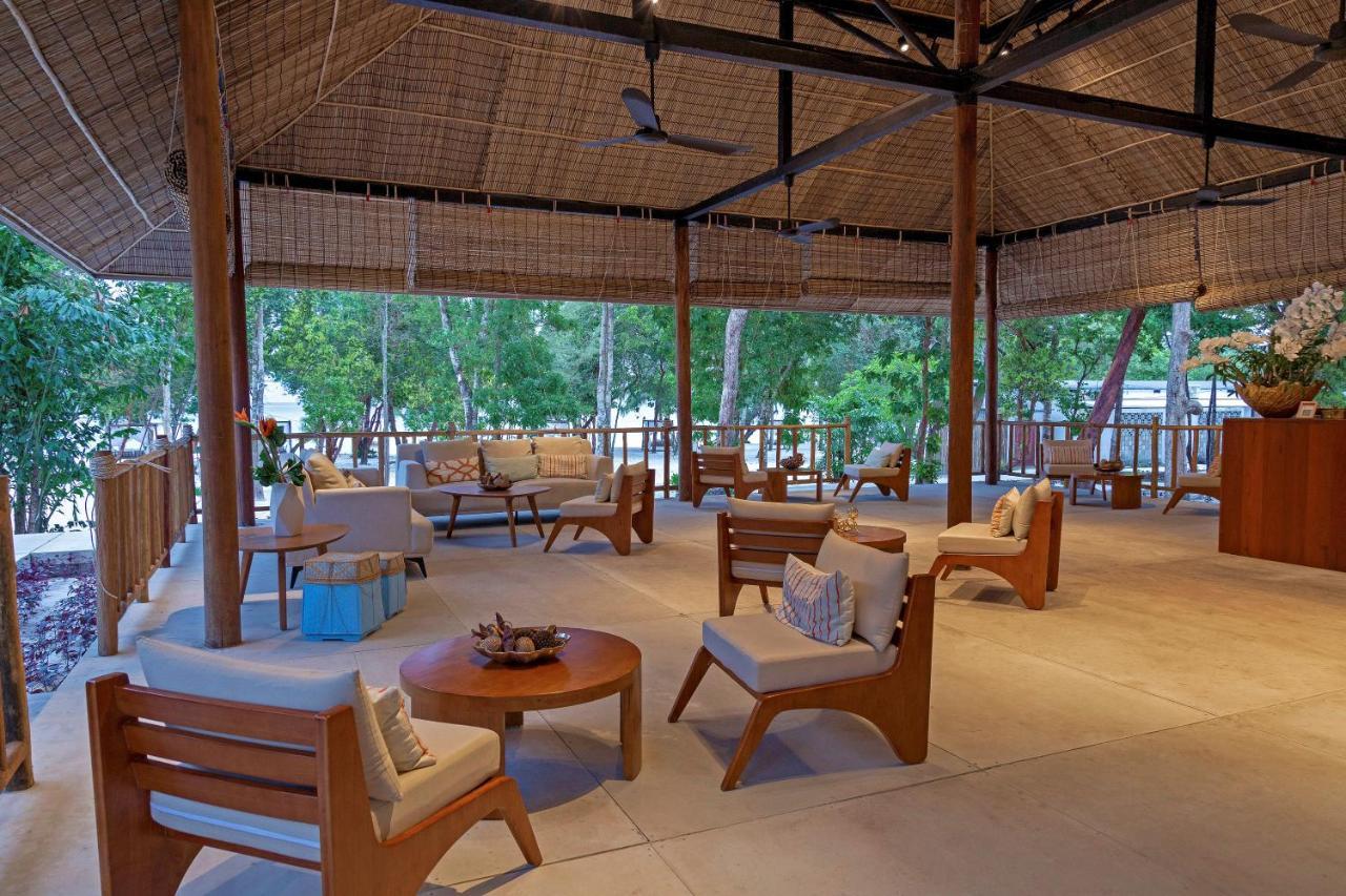 Island Center Point 호텔 코롱 산로엠 외부 사진