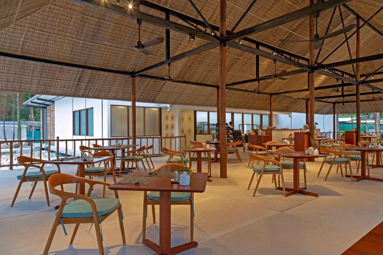 Island Center Point 호텔 코롱 산로엠 외부 사진