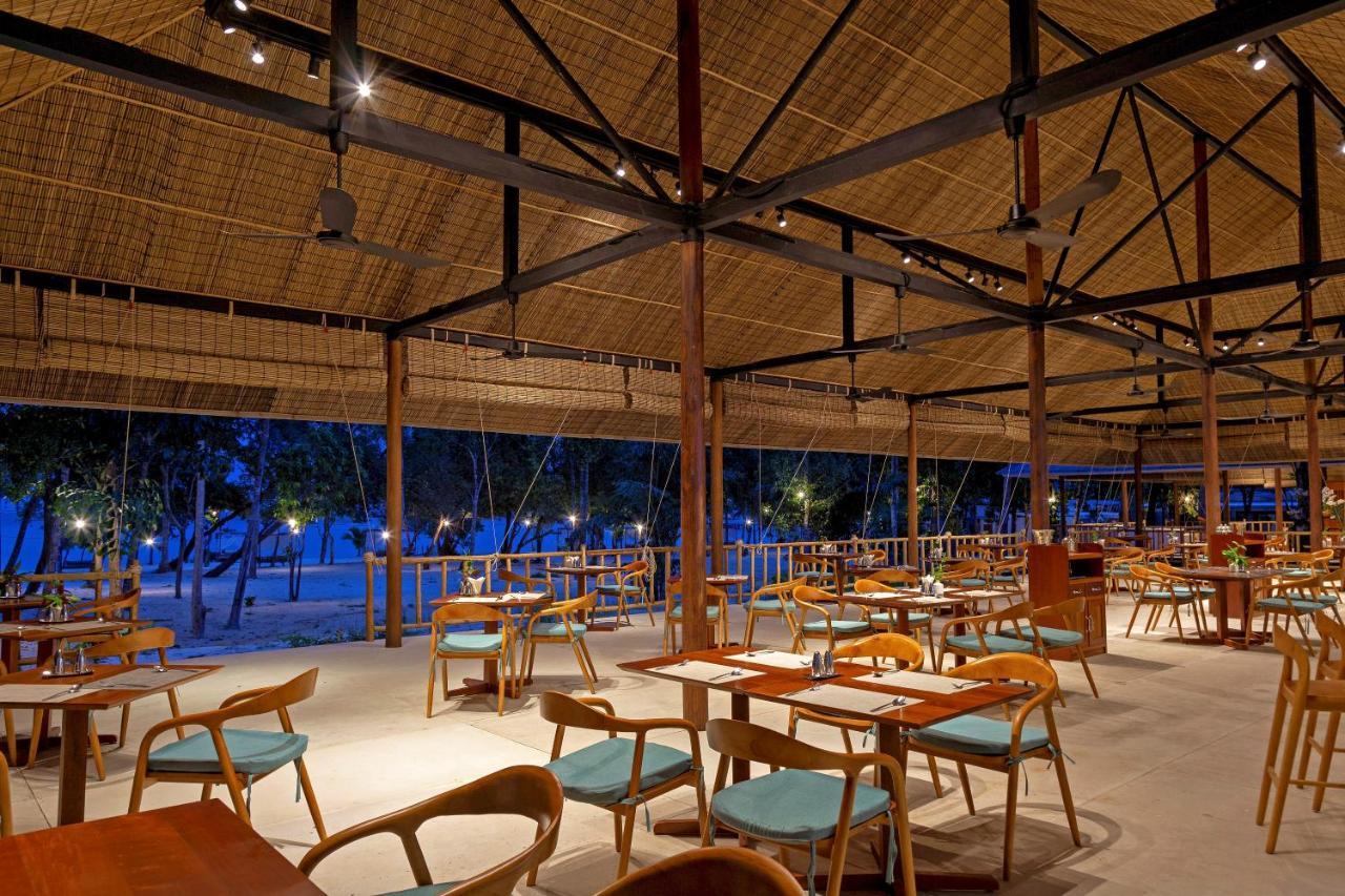 Island Center Point 호텔 코롱 산로엠 외부 사진